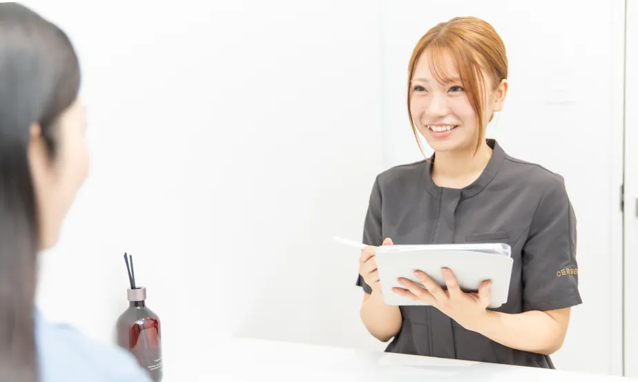 スリジエビューティークリニックの看護師による施術前のカウンセリング